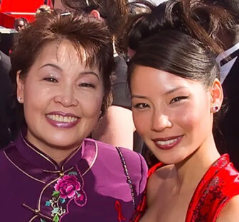 Jenny Liu's sister and mom.